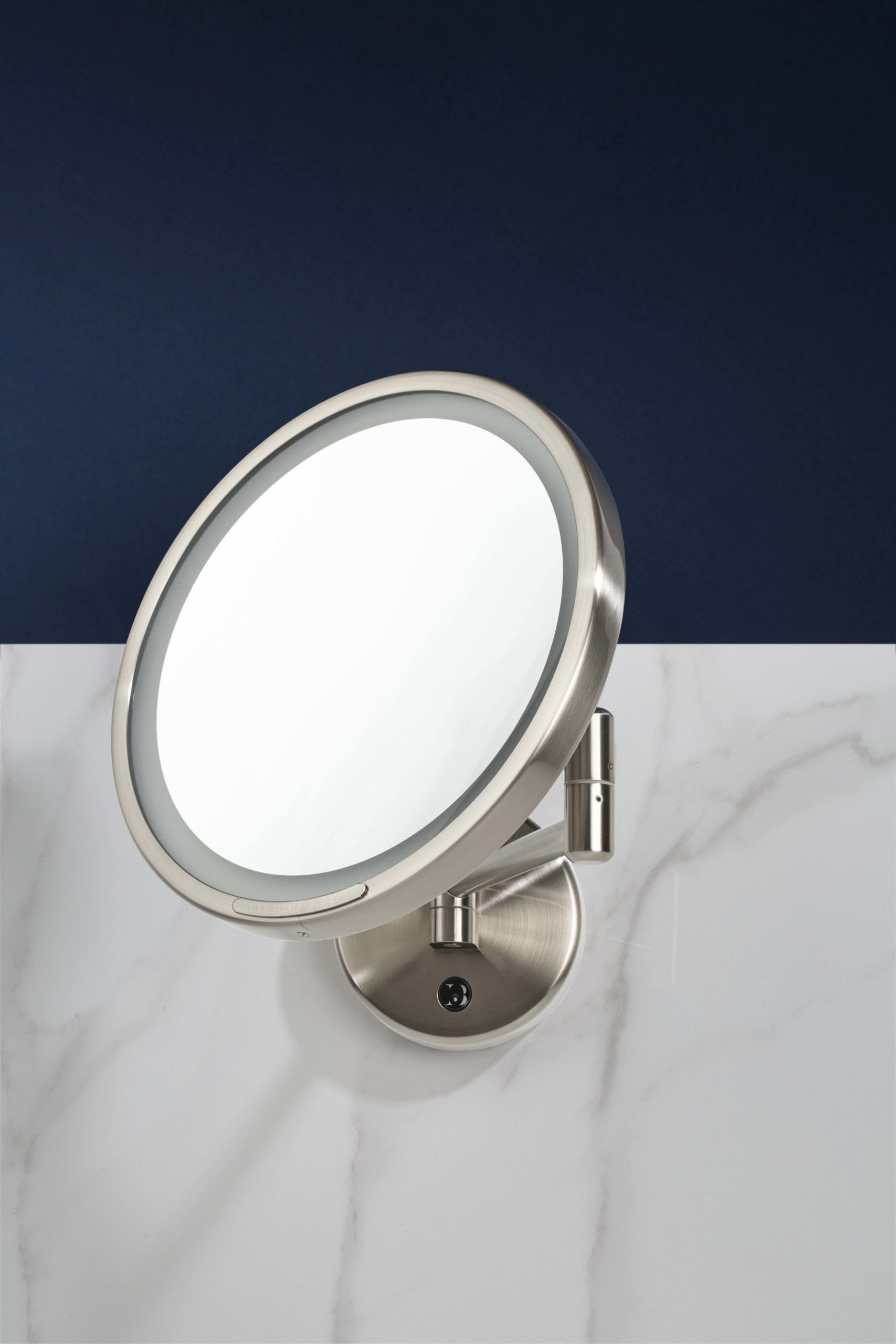 Intemporel wall-mounted mirror with articulated arm, in Matt Nickel finish